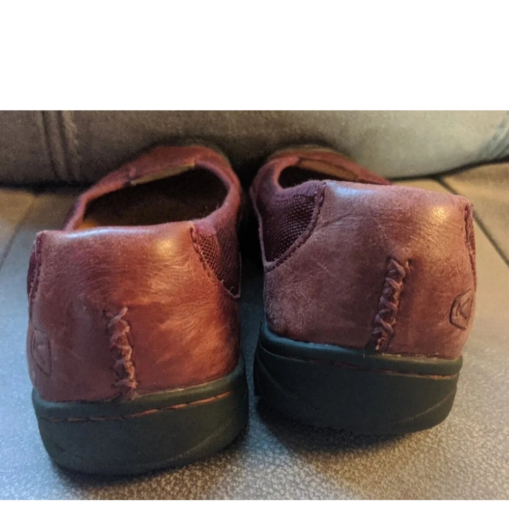 Keen Women's Size 7 Shoes Red & Black Leather Clogs Mules Slip On Comfortable - Picture 3 of 12